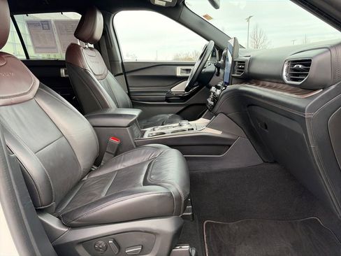 Used 2022 Ford Explorer Platinum image 15