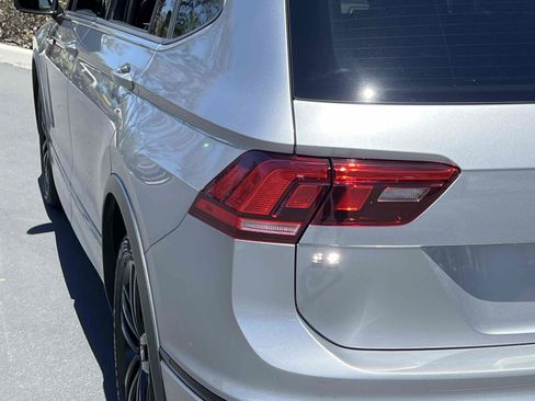 Used 2022 Volkswagen Tiguan SE R-Line FWD image 45