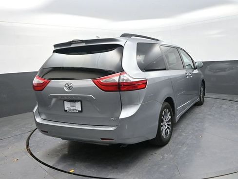 Used 2018 Toyota Sienna XLE FWD image 10