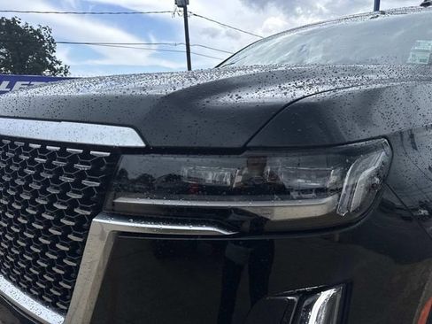 Used 2021 Cadillac Escalade Premium Luxury RWD image 2