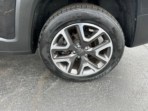 Used 2017 Jeep Renegade Latitude image 14