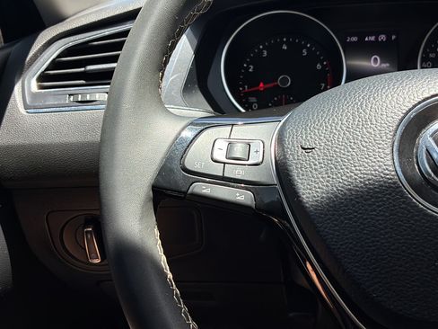 Used 2021 Volkswagen Tiguan SE w/ Panoramic Sunroof Package FWD image 27