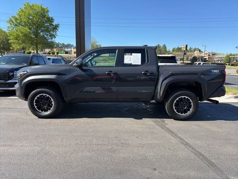 Used 2025 Toyota Tacoma TRD Off-Road AWD/4WD image 4
