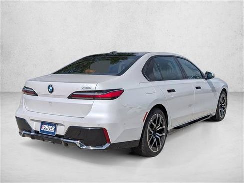 Used 2023 BMW 740i RWD image 5