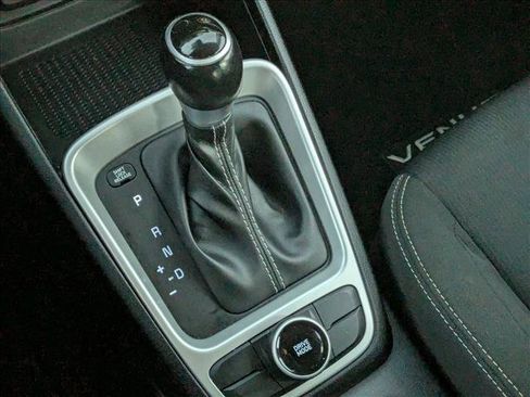 Used 2022 Hyundai Venue SEL w/ Cargo Package image 12