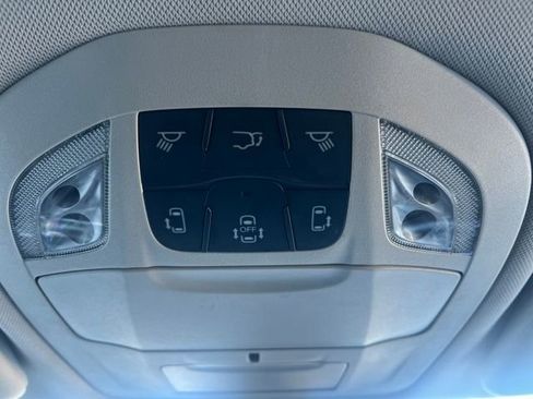 Used 2024 Chrysler Pacifica Touring-L image 30