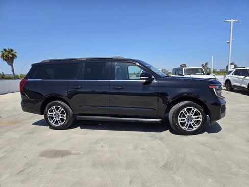 Used 2025 Ford Expedition Max Active AWD/4WD image 2