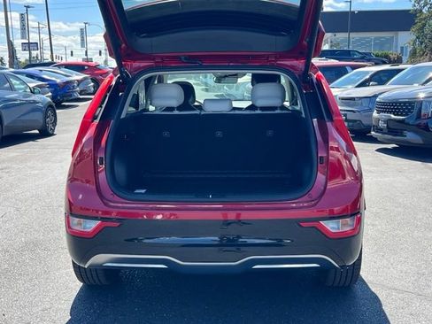 Certified 2023 Kia Niro Wind w/ Wind Preserve Package FWD image 12