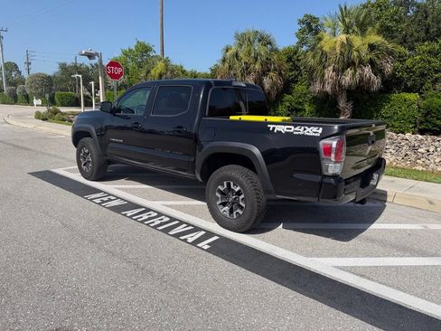 Used 2023 Toyota Tacoma TRD Off-Road w/ Technology Package AWD/4WD image 5