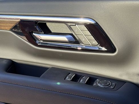 New 2026 Chevrolet Suburban High Country RWD image 22