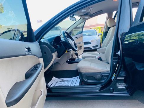 Used 2012 Hyundai Elantra GLS 4dr Wagon w/ Preferred Pkg image 12