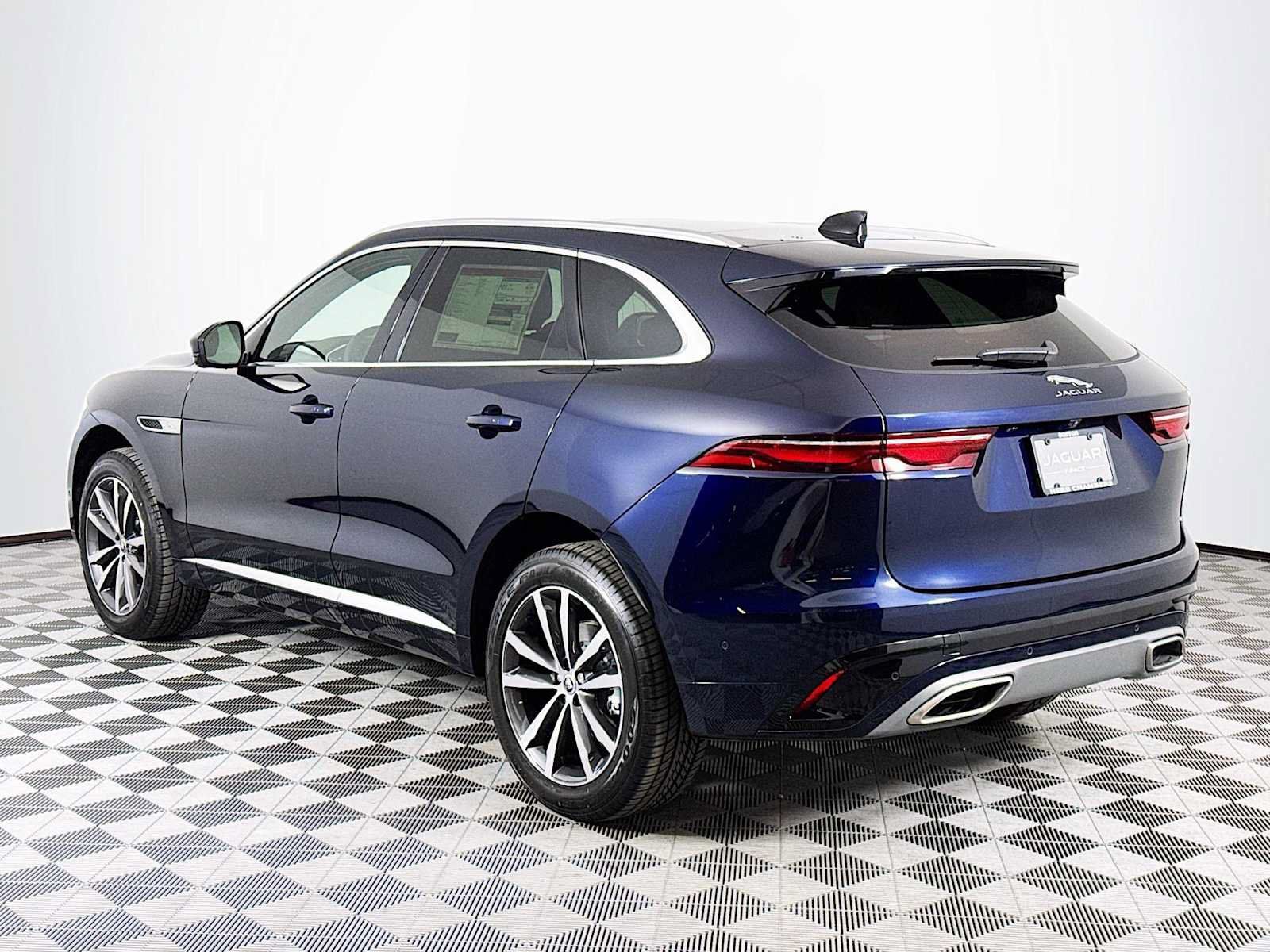 New 2025 Jaguar F-PACE R-Dynamic S AWD/4WD image 7