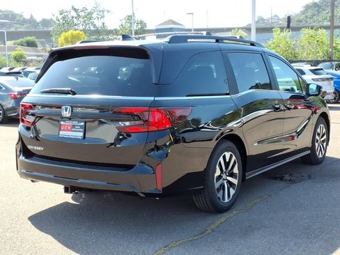 New 2026 Honda Odyssey EX-L image 4