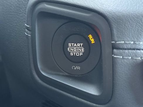 Used 2025 Jeep Wrangler Unlimited Sahara AWD/4WD image 25
