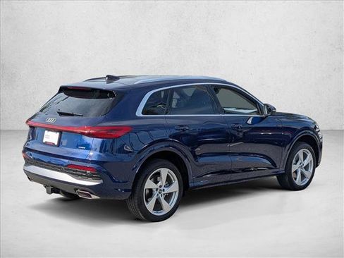 Used 2025 Audi Q5 Premium Plus w/ Premium Plus AWD/4WD image 2