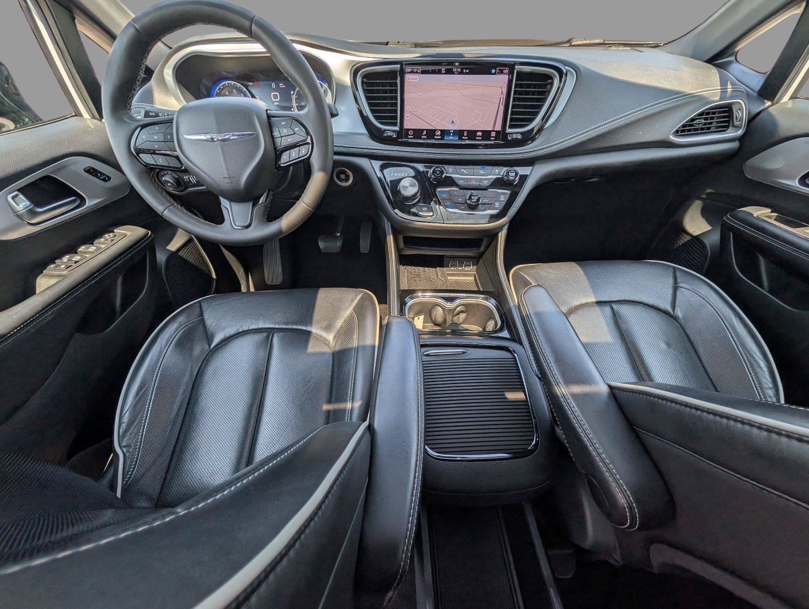 Used 2025 Chrysler Pacifica Limited FWD image 30