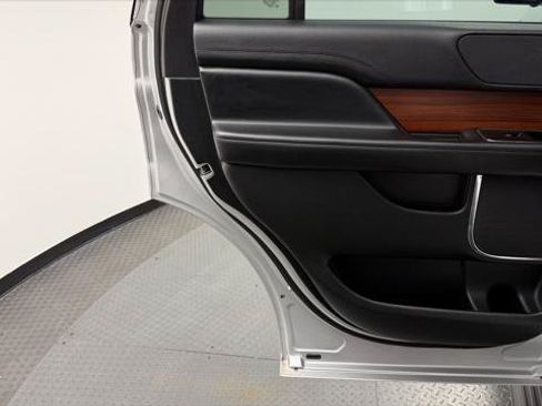 Used 2018 Lincoln Navigator Reserve AWD/4WD image 16