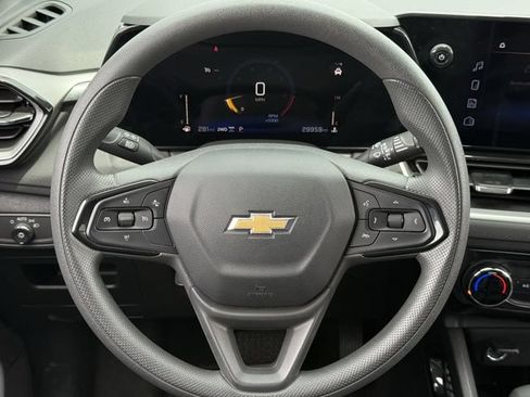 Used 2025 Chevrolet TrailBlazer LT AWD/4WD image 12