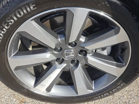 Used 2025 Honda Pilot Elite image 13