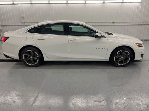 Used 2022 Chevrolet Malibu LT FWD image 2