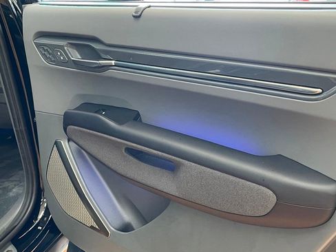 Used 2024 Kia EV9 Land image 43