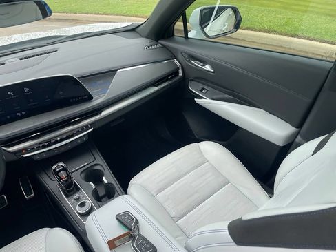 Used 2024 Cadillac XT4 Sport FWD image 12