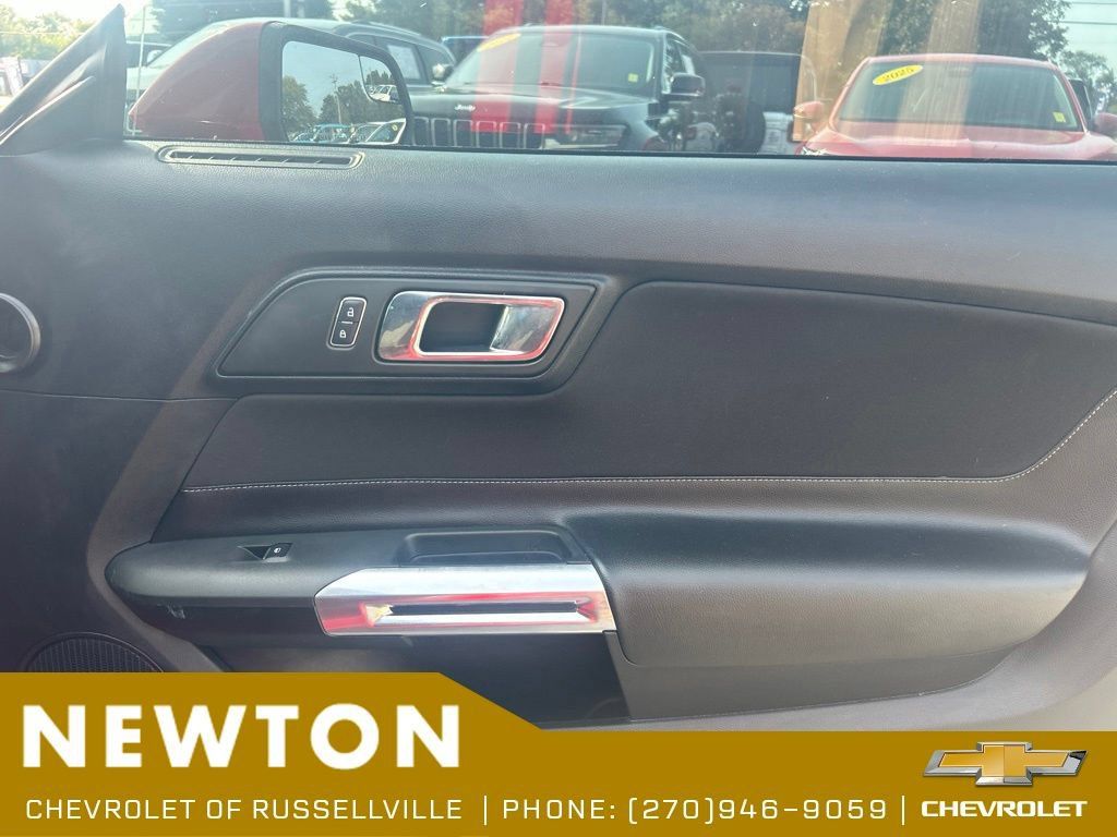 Used 2016 Ford Mustang Coupe RWD image 24