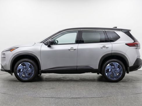 Used 2025 Nissan Rogue SV FWD image 5