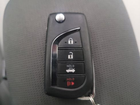 Used 2022 Toyota Corolla LE image 32