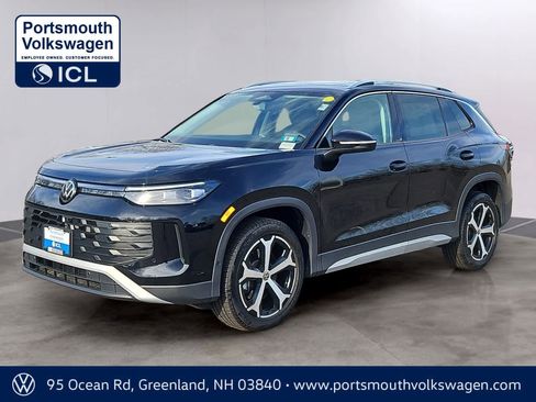 Certified 2025 Volkswagen Tiguan SE w/ Panoramic Sunroof Package AWD/4WD image 1