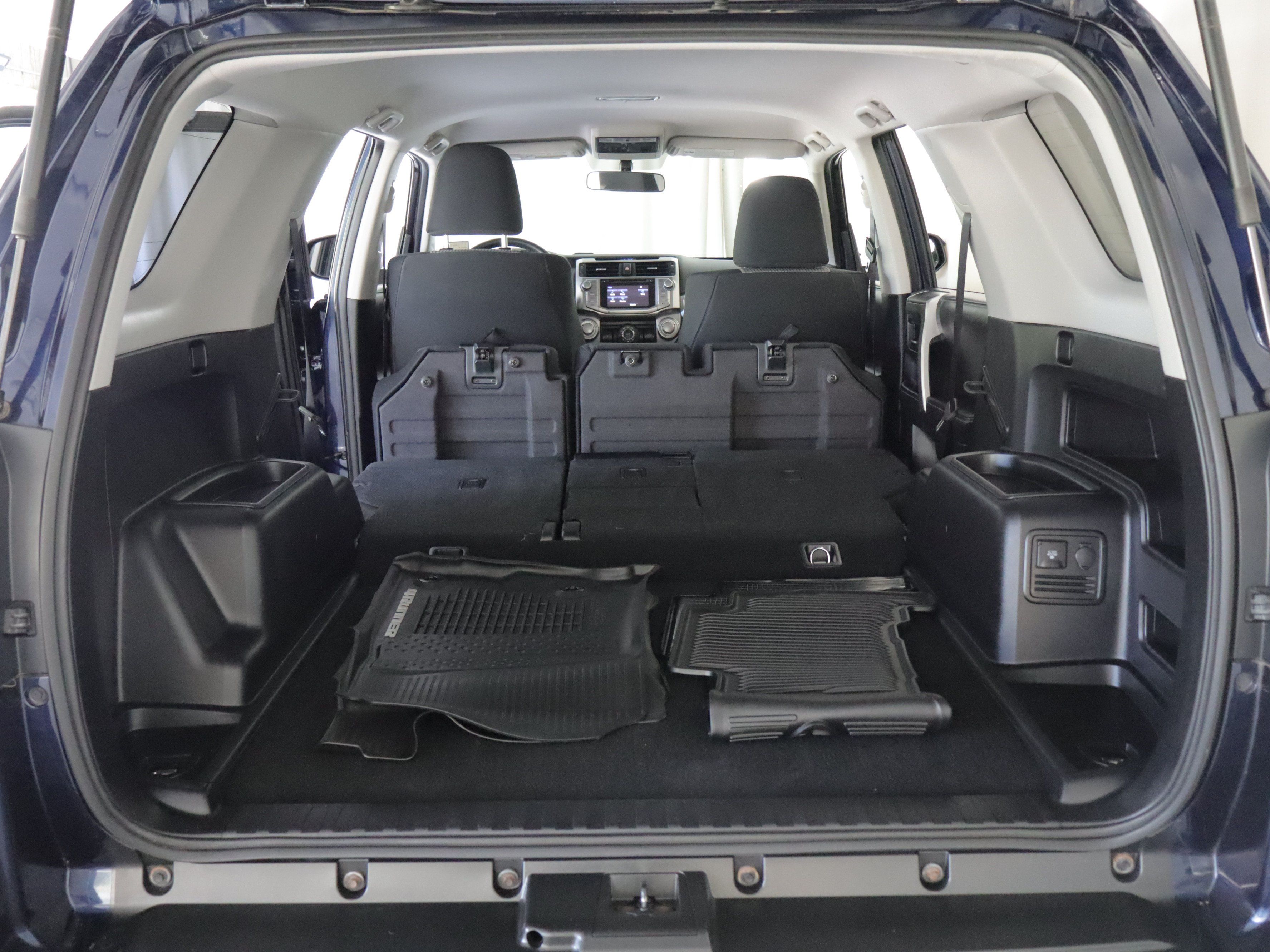 Used 2018 Toyota 4Runner SR5 AWD/4WD image 23