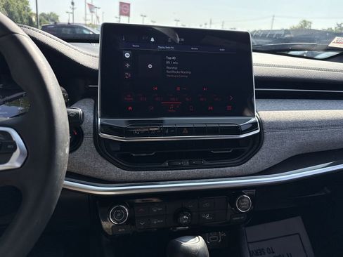 Used 2024 Jeep Compass Latitude image 13