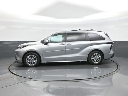 Certified 2024 Toyota Sienna XLE w/ XLE Plus Package image 4