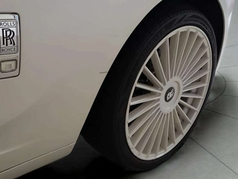 Certified 2016 Rolls-Royce Ghost RWD image 19