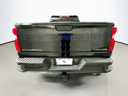 Used 2020 Chevrolet Silverado 2500 Custom w/ Custom Convenience Package image 6