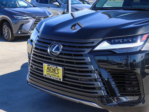 Used 2023 Lexus LX 600 4WD w/ Appearance Package image 8