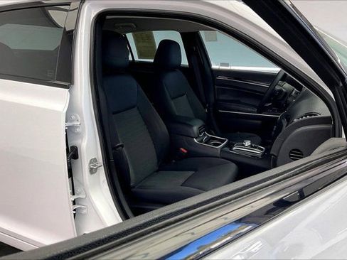 Used 2023 Chrysler 300 Touring w/ Sport Appearance Package RWD image 6