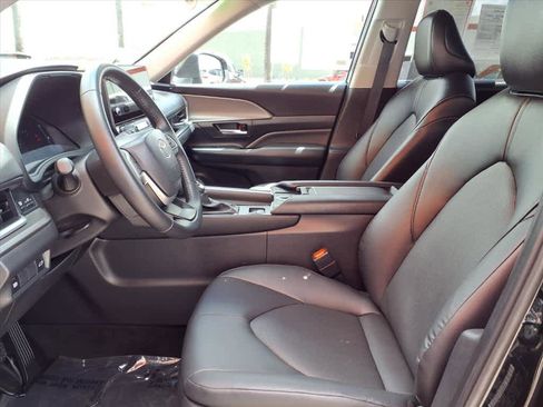 Certified 2025 Toyota Grand Highlander AWD image 18