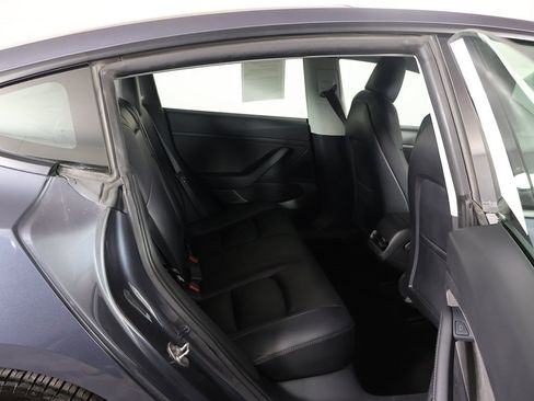 Used 2021 Tesla Model 3 Standard Range Plus image 31