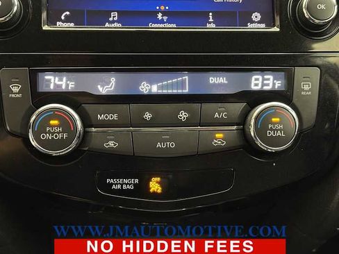 Used 2018 Nissan Rogue SV AWD/4WD image 32