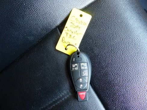 Used 2014 Chrysler Town & Country Touring image 42