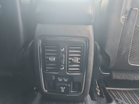 Used 2022 Jeep Grand Cherokee Limited AWD/4WD image 31
