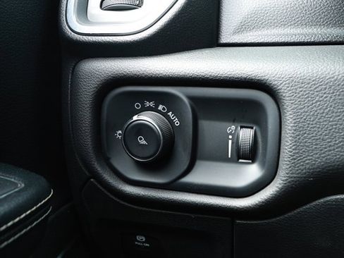Used 2024 RAM 1500 Laramie RWD image 17