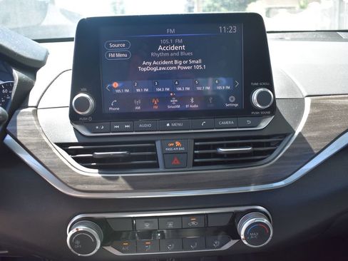 Used 2025 Nissan Altima 2.5 SV FWD image 16