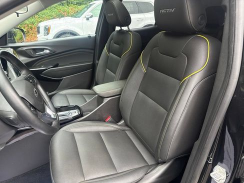 Used 2024 Chevrolet Trax ACTIV w/ Sunroof Package FWD image 18