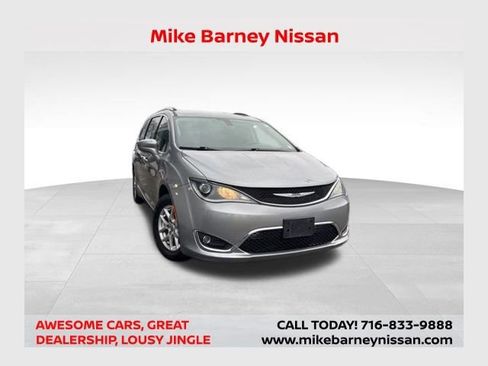 Used 2020 Chrysler Pacifica Touring-L image 1