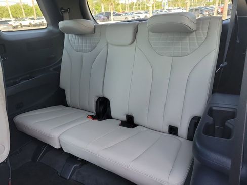 Used 2024 Hyundai Palisade Limited image 16