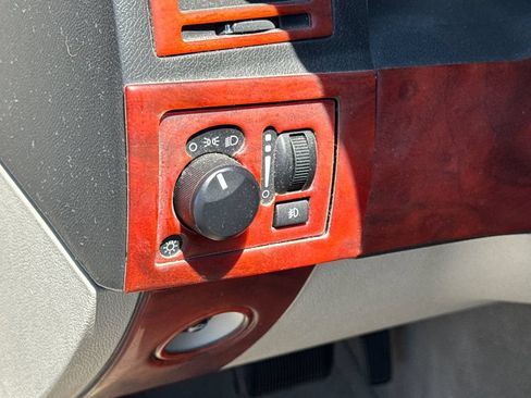 Used 2006 Chrysler 300 C w/ Protection Group II RWD image 8