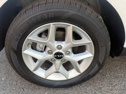 Used 2023 Kia Soul LX w/ LX Technology Package FWD image 50