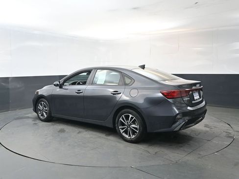 Certified 2023 Kia Forte LXS FWD image 3
